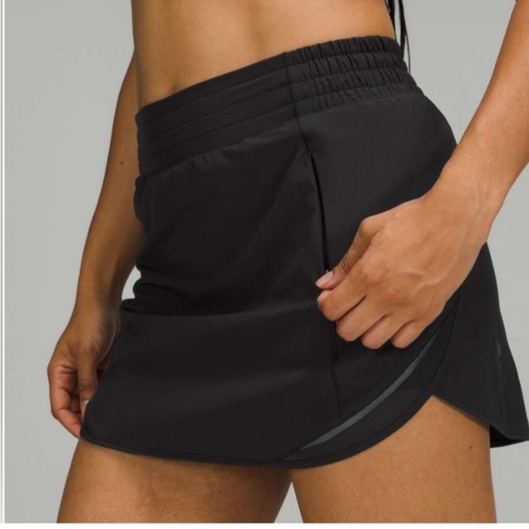 lululemon athletica Dresses & Skirts - Lululemon hotty hot HR skirt 8